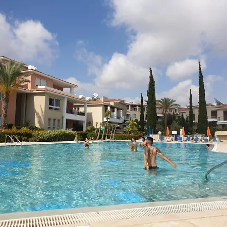 Cozy Anthea Holiday Paphos Apartamento *